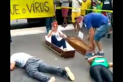 Partidarios de Bolsonaro se burlan se las victimas del Coronavirus - Megacadena — Últimas Noticias de Paraguay