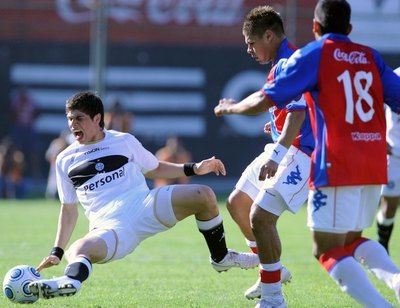 Las 19 marcas que vistieron a Cerro y Olimpia en las últimas cuadro décadas