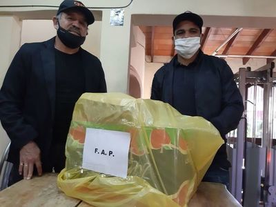 FAP entregó kits a jugadores - Fútbol - ABC Color