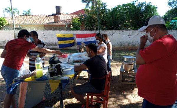 Olla popular: Reparten 339 platos en Palma Loma • Luque Noticias