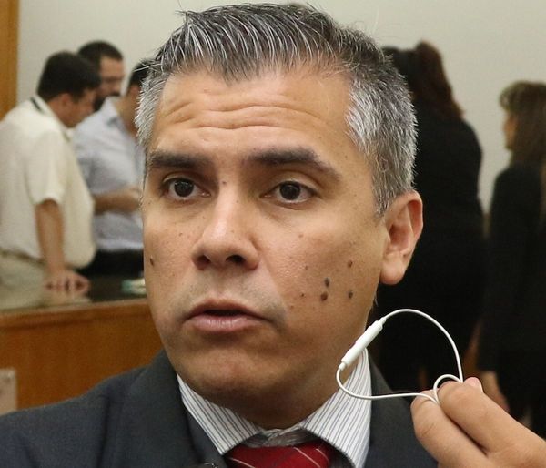 González intimó al ministro Fernández para que se rectifique en sus declaraciones