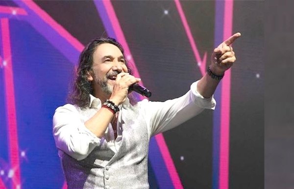 El "Buki" le cantó a una mami paraguaya | Crónica