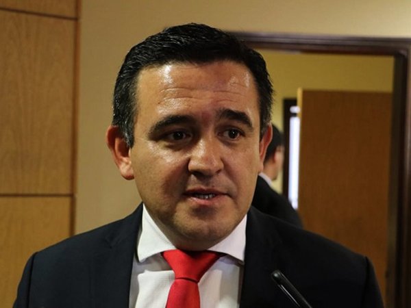Crecen críticas a Petta: “A fuerza de castigo no se logran metas educativas”