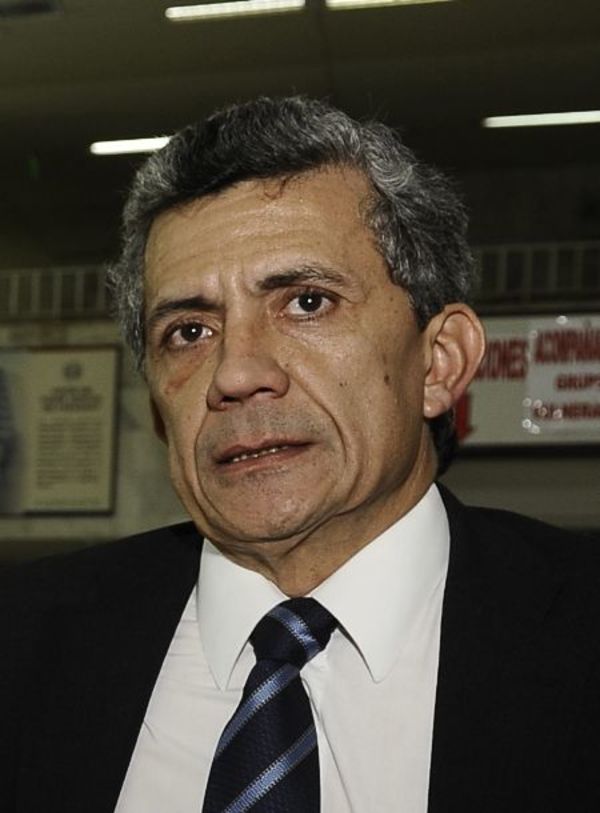Emilio Camacho niega ser abogado de Urbieta - Política - ABC Color