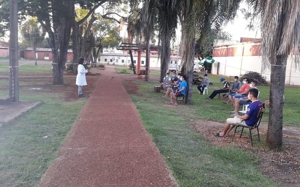 Connacionales que dieron negativo realizan variadas tareas