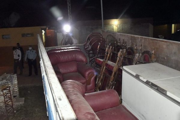 Delincuentes contrataron flete para desvalijar una casa, pero vecinos actuaron - Nacionales - ABC Color