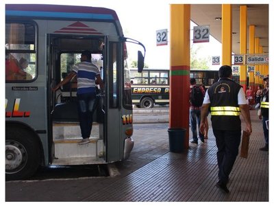 Dinatrán suspende servicios de transporte del 14 al 17 de mayo