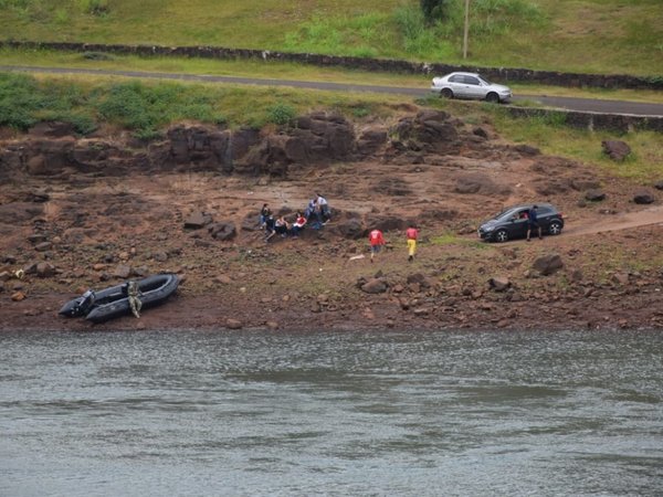 Encuentran cuerpo de la tercera víctima de vuelco en rio Paraná