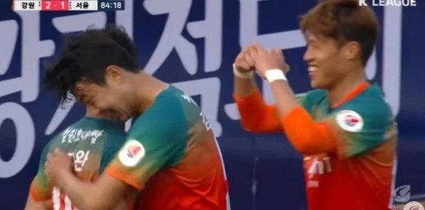 La Liga de Corea selló su retorno con un tremendo gol de taco
