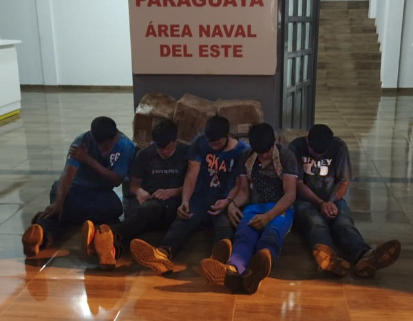 La Marina detuvo a cinco personas que intentaban ingresar desde el Brasil - Noticde.com