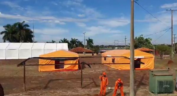 Costanera de Hernandarias: Montan carpas para albergar a compatriotas