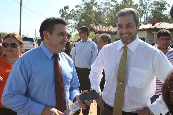 Abdo defiende a Petta: “hay avances significativos en el sistema educativo”