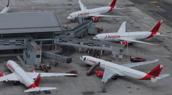 HOY / Afamada aerolínea se declara en quiebra ante la depresión mundial