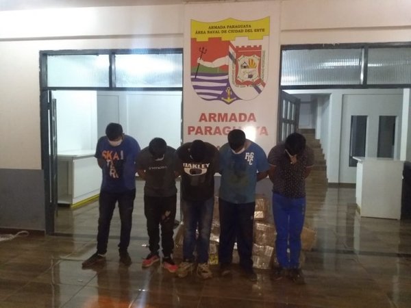 CINCO DETENIDOS AL INTENTAR CRUZAR EL RÍO PARANÁ DESDE EL BRASIL