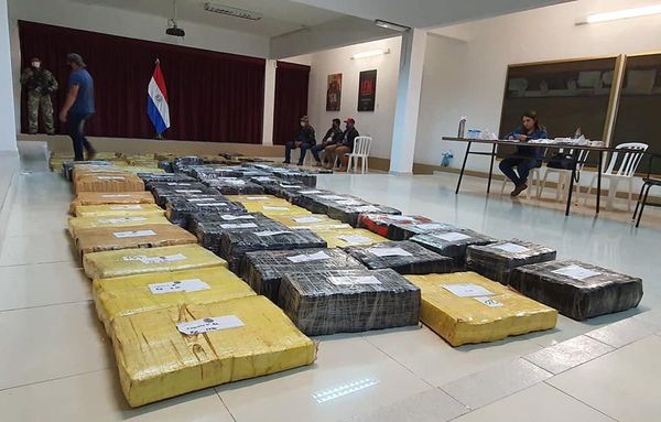 Ordenan prisión de cuatro personas por narcotráfico