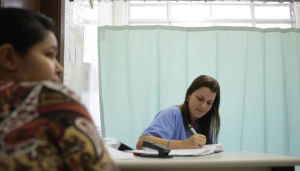 Estudiantes de medicina se ofrecen para la lucha contra el COVID-19 - Paraguay Informa