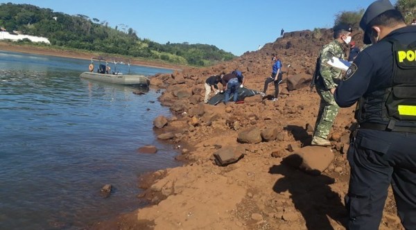 Hallan otro cuerpo en el Paraná, un joven sigue desaparecido - Digital Misiones