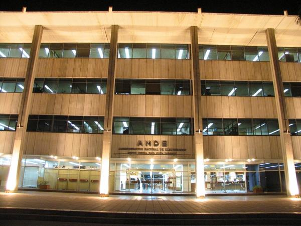 Oficina central de la Ande reabrió sus puertas desde hoy