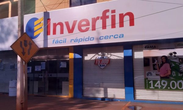 Delincuentes asaltan local comercial en Franco