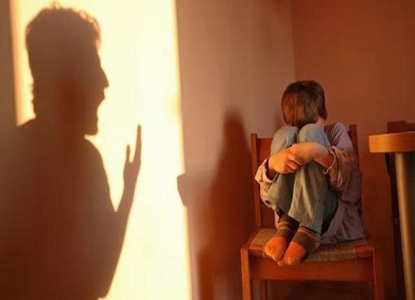 Decretan prisión de mujer que intentó asfixiar a su hija
