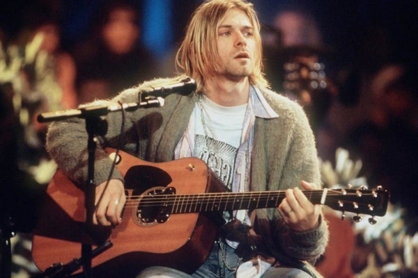 La guitarra de Kurt Cobain a subasta por un millón de dólares - Megacadena — Últimas Noticias de Paraguay