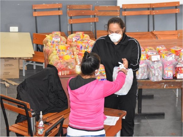Alumnos reciben segunda tanda de kits de merienda escolar en Itapúa