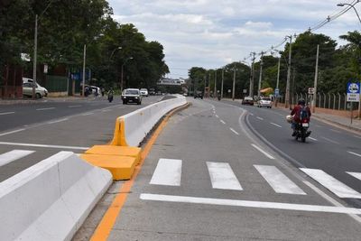 Exigen al MOPC retirar separadores de carriles de la ruta Mcal. Estigarribia - Nacionales - ABC Color
