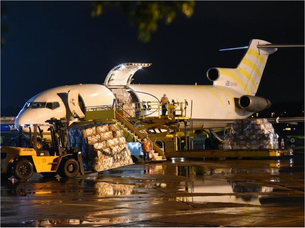 Avión carguero con insumos para Salud llegó al Silvio Pettirossi