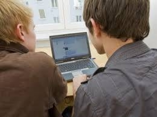 HOY / "Los chicos se convirtieron en huérfanos digitales de padres vivos", Miguel Ángel Gaspar, presidente de la Fundación Cyber Seguro de Paraguay