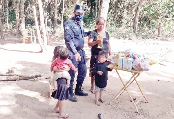 Polis hacen “vaquita” para ayudar a familia | Crónica