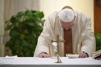 El papa agradece la labor de los enfermeros y enfermeras, ejemplo de heroísmo - Mundo - ABC Color