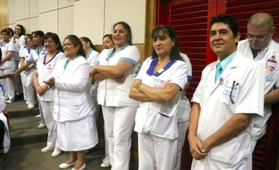 HOY / Enfermeras celebran su día con escasez de insumos y sin cobrar plus