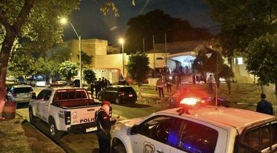 Tres reclusos heridos tras amotinamiento en Judiciales de la Policía