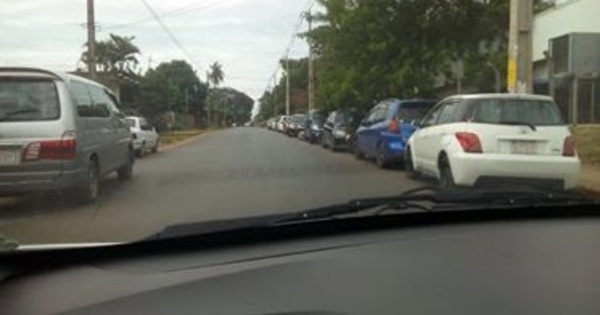 Mitã'i: quejas por vehículos mal estacionados