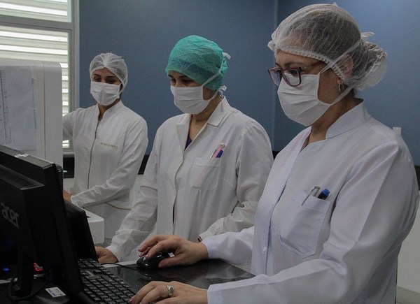 Profesionales de enfermería alertan por falta de insumos y no pago de plus por emergencia - ADN Paraguayo