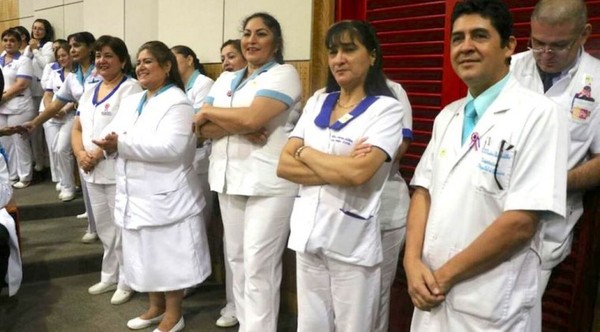 Enfermeras celebran su día con escasez de insumos y sin cobrar plus - Informate Paraguay