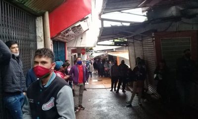 Desde las 00:00 horas forman filas para cobrar subsidios del IPS