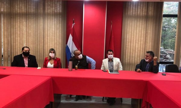 Viajan y violan cuarentena para reunión política