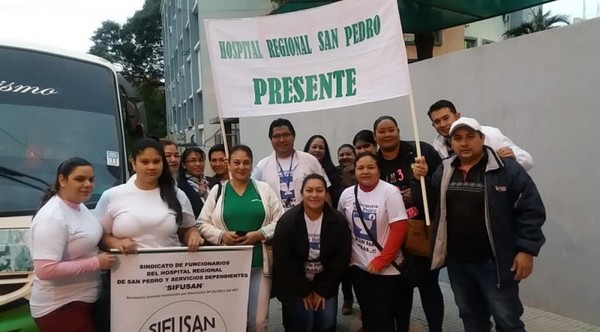 Antigua enfermera del hospital San Pedro saluda a colegas por el Día Internacional - .::RADIO NACIONAL::.