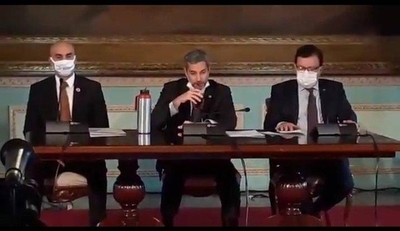 HOY / Abdo se sumó a los ejemplos del uso incorrecto de tapabocas para protegerse del COVID-19