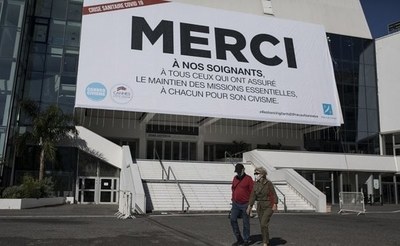 Cannes cambia su alfombra roja por un mensaje de agradecimiento a los sanitarios » Ñanduti