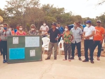 Le rezan a  María Auxiliadora para que Juliette aparezca