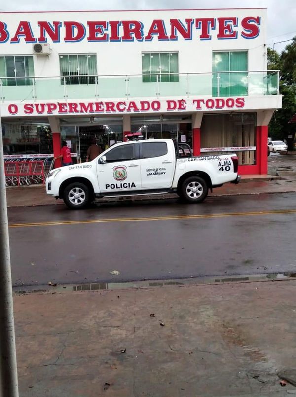 Pese a frontera cerrada, policías cruzan para hacer compras en supermercado brasileño