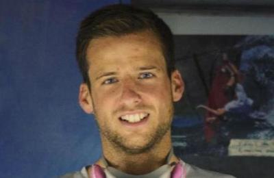Surfista muere por el ataque de un tiburón en una playa cerrada por el coronavirus - SNT