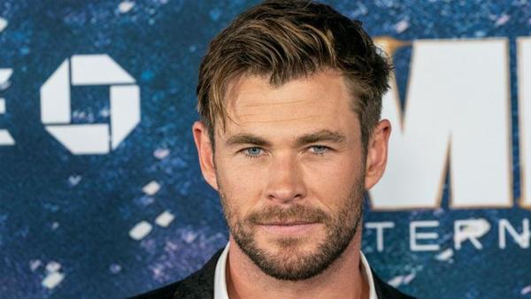 Chris Hemsworth publica fotos con su madre y sus fans no pueden creer lo joven que luce - SNT