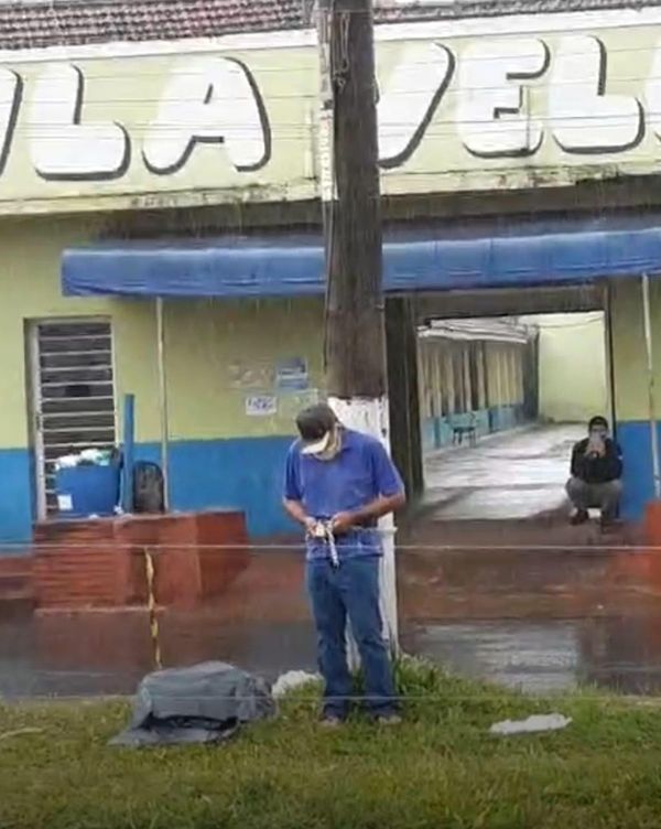 Militares entregaban carnet autorizando entrada y salida al país