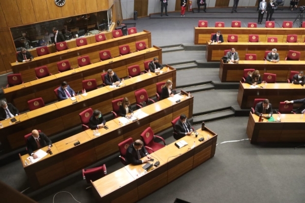 Ministros del ejecutivo brindaron un informe a legisladores