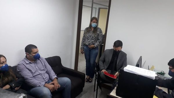 Tapabocas de la Dinac: Representantes de la proveedora se presentaron ante jueza