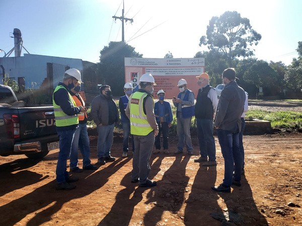 MINISTRO WIENS ENCABEZÓ EQUIPO QUE SUPERVISÓ AVANCE DE OBRAS EN EL NORDESTE DE ITAPÚA