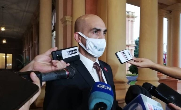 HOY / Aún no se sabe si nuevo lote de insumos que llegó al país cumple requerimientos, según Mazzoleni
